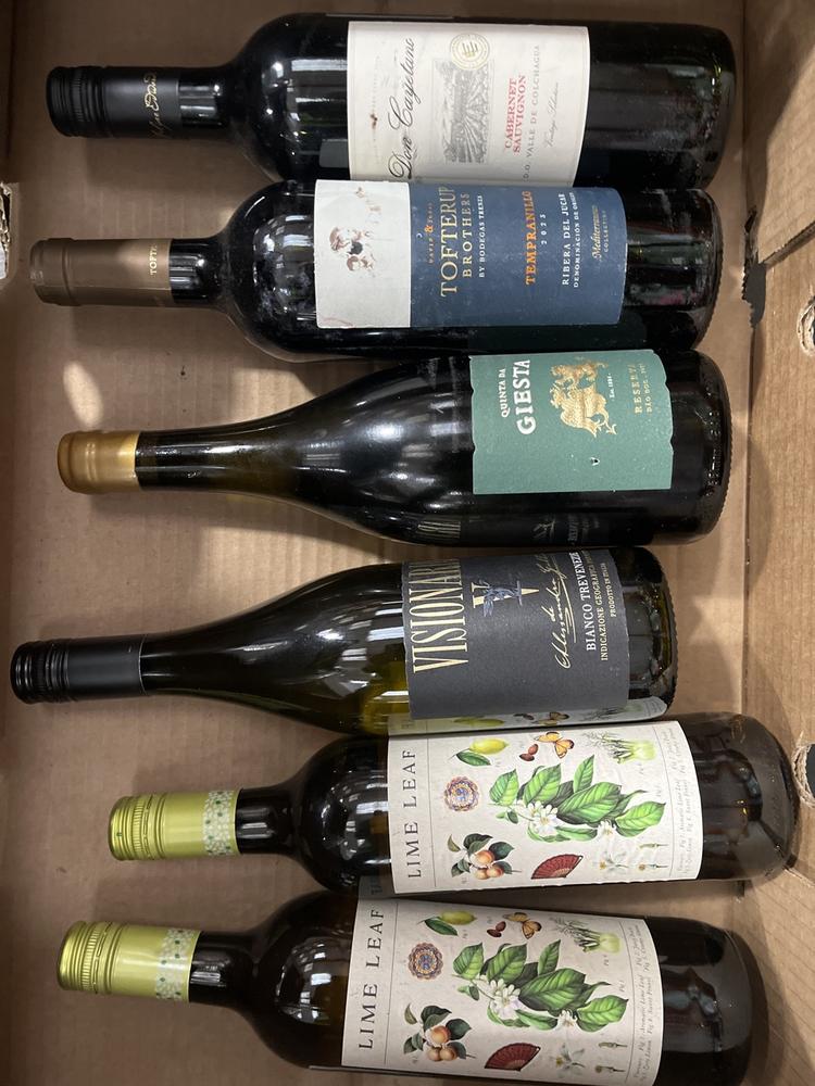 Lot 79  
            Chesterfield SR40 - Collection or Optional Delivery Available 

                
6 X ASSORTED BOTTLES OF WINE TO INCLUDE VISIONARIO, LIME LEAF, DON CAYETANO, TOFT...