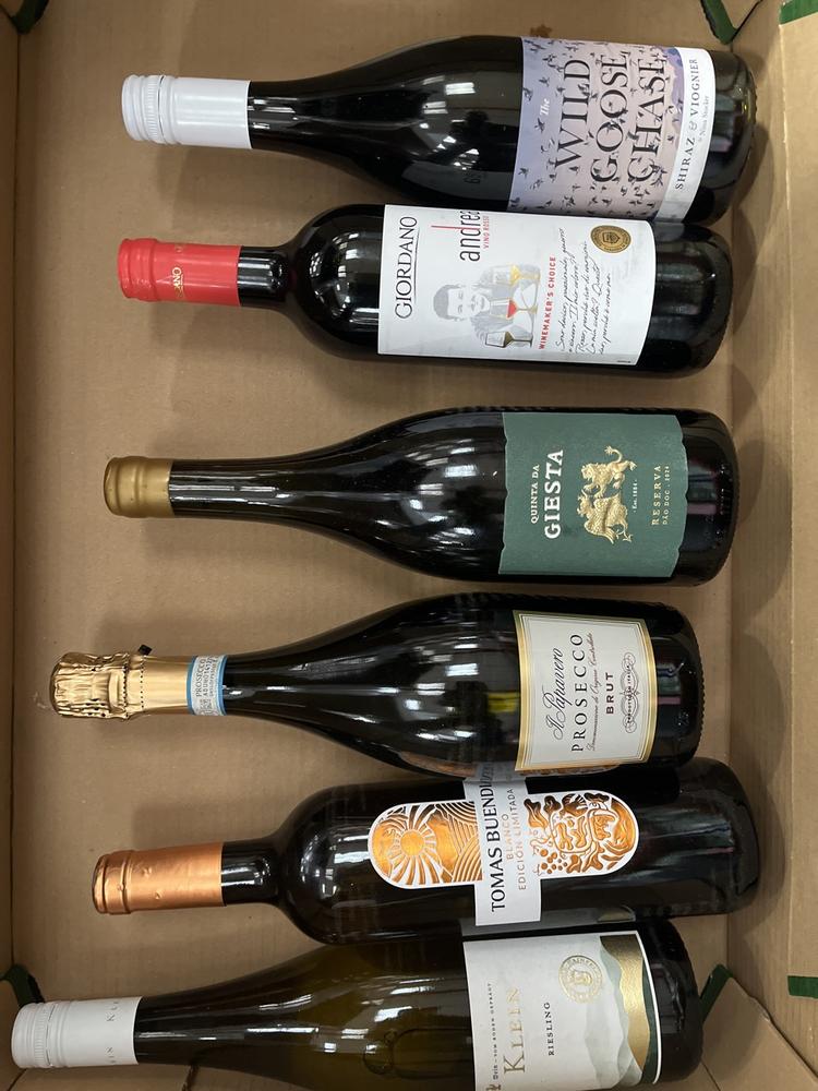Lot 84  
            Chesterfield SR40 - Collection or Optional Delivery Available 

                
6 X ASSORTED BOTTLES OF WINE TO INCLUDE IL PAPAVERO, WILD GOOSE CHASE, TOMAS BUEN...