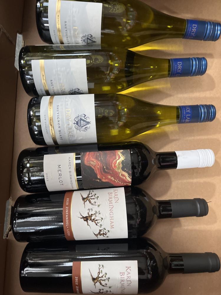 Lot 96  
            Chesterfield SR40 - Collection or Optional Delivery Available 

                
6 X ASSORTED BOTTLES OF WINE TO INCLUDE DRY LAKE AND KAREN BIRMINGHAM (LOCATION: ...