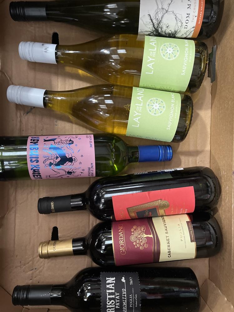 Lot 99  
            Chesterfield SR40 - Collection or Optional Delivery Available 

                
7 X ASSORTED BOTTLES OF WINE TO INCLUDE DOMINIC MAXWELL, CHRISTIAN PATAT, LAY OF ...