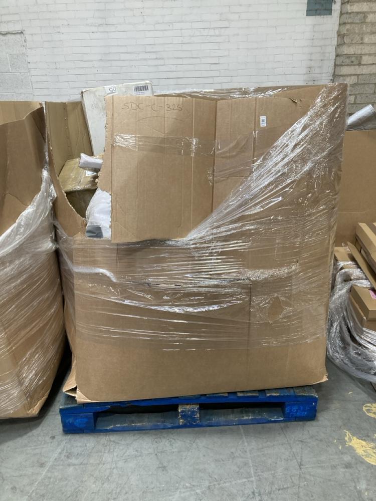 Lot 1002  
            Chesterfield SR38 - Collection or Optional Delivery Available 

                
PALLET OF ASSORTED ITEMS TO INCLUDE FOOTBALL BEAN BAG (LOCATION: SR37)