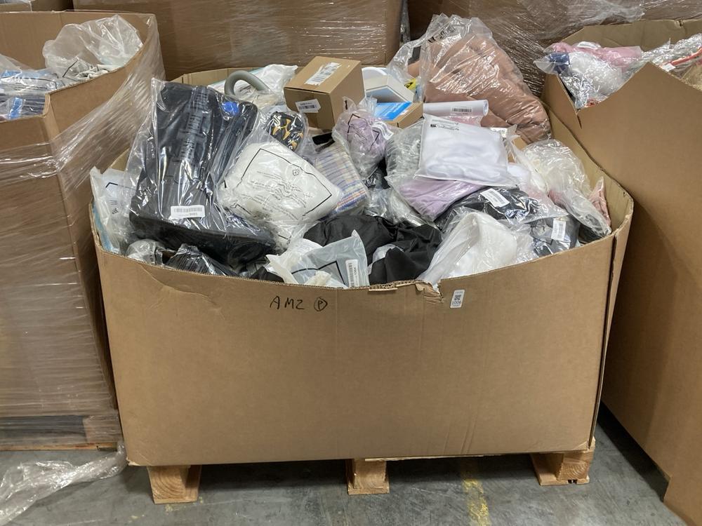 Lot 1006  
            Chesterfield SR38 - Collection or Optional Delivery Available 

                
PALLET OF ASSORTED ITEMS TO INCLUDE SOLAR WALL LIGHT (LOCATION: SR37)