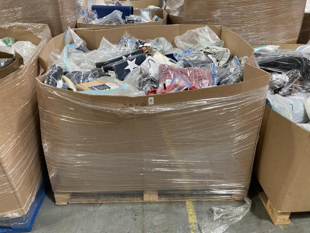 Lot 1007  
            Chesterfield SR38 - Collection or Optional Delivery Available 

                
PALLET OF ASSORTED ITEMS TO INCLUDE SET OF 2 DEHUMIDIFIER (LOCATION: SR37)
