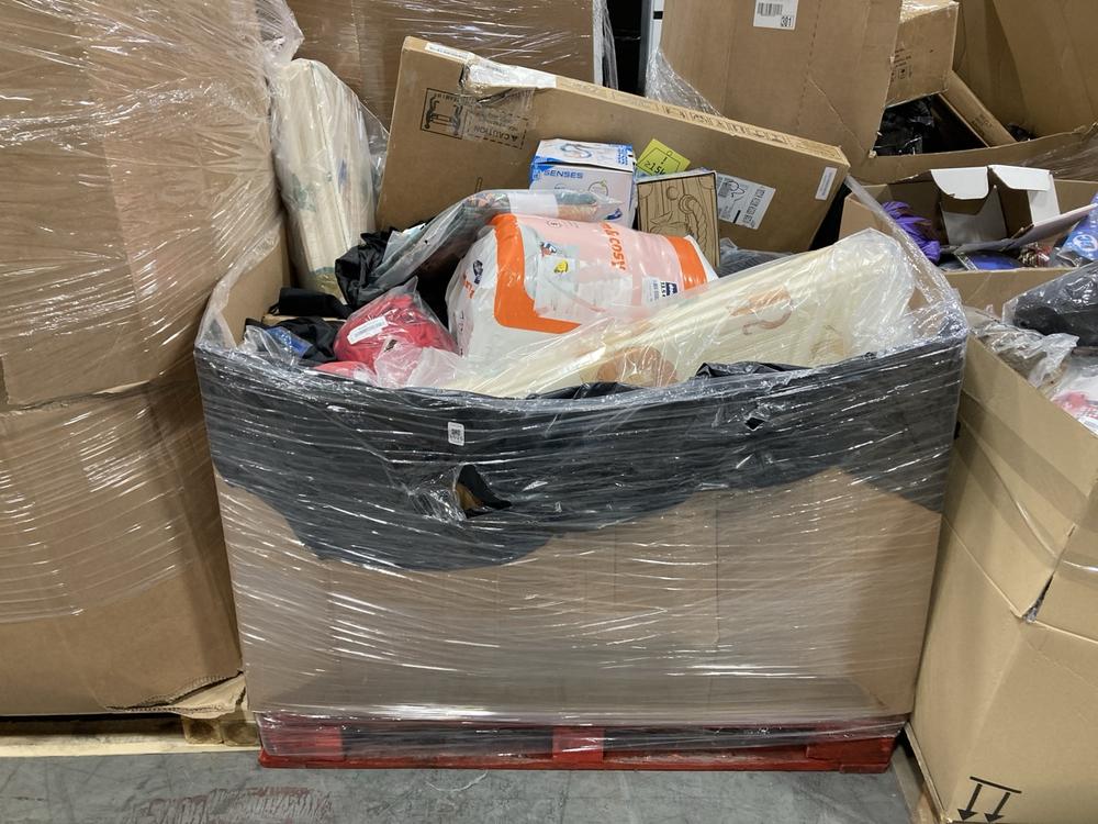 Lot 1015  
            Chesterfield SR38 - Collection or Optional Delivery Available 

                
PALLET OF ASSORTED ITEMS TO INCLUDE SILENT NIGHT DOUBLE WARM AND COSY DUVET (LOCA...