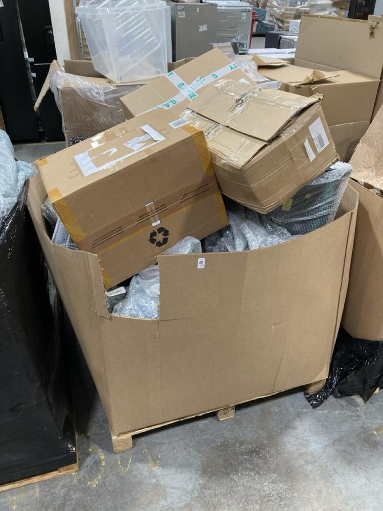 Lot 1022  
            Chesterfield SR38 - Collection or Optional Delivery Available 

                
PALLET OF ASSORTED ITEMS TO INCLUDE HENRY THE HOOVER (LOCATION: SR37)