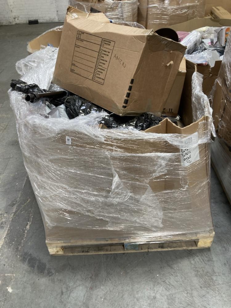 Lot 1027  
            Chesterfield SR38 - Collection or Optional Delivery Available 

                
PALLET OF ASSORTED ITEMS TO INCLUDE PLUS EIGHT DOUBLE WALL INSULATED WATER BOTTLE...