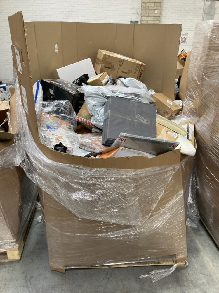 Lot 1028  
            Chesterfield SR38 - Collection or Optional Delivery Available 

                
PALLET OF ASSORTED ITEMS TO INCLUDE SILENTNIGHT DOUBLE ELECTRIC BLANKET (LOCATION...