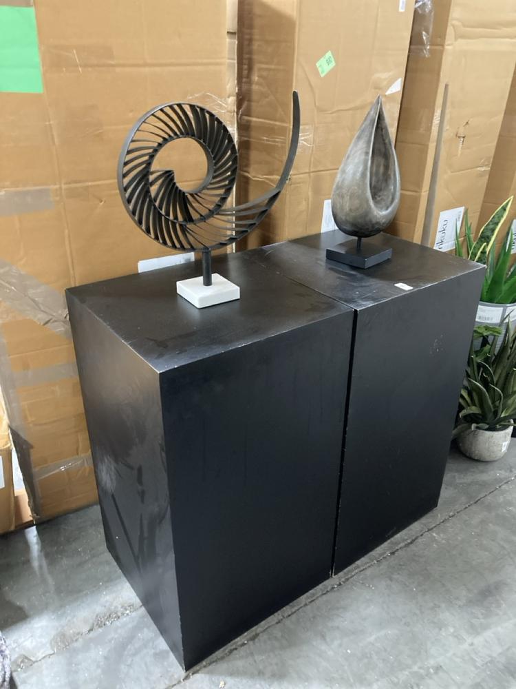 Lot 102  
            Chesterfield SR38 - Collection 

                
DFS ABSTRACT SCULPTURE ON LARGE PEDESTAL BASE IN BLACK TO INCLUDE DFS ABSTRACT SE...