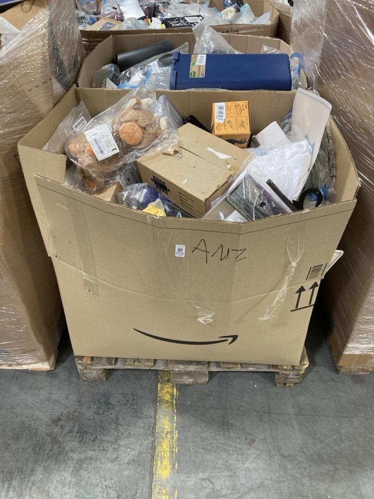 Lot 1030  
            Chesterfield SR38 - Collection or Optional Delivery Available 

                
PALLET OF ASSORTED ITEMS TO INCLUDE STRAWBERRY THIEF FINE CHINA BUTTER DISH (LOCA...