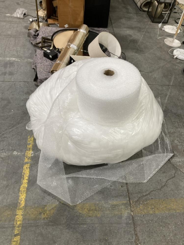 Lot 103  
            Chesterfield SR38 - Collection 

                
4 X ASSORTED DFS ITEMS TO INCLUDE DFS STRIPED RUG IN BROWN / BEIGE / TAN - ORIGIN...