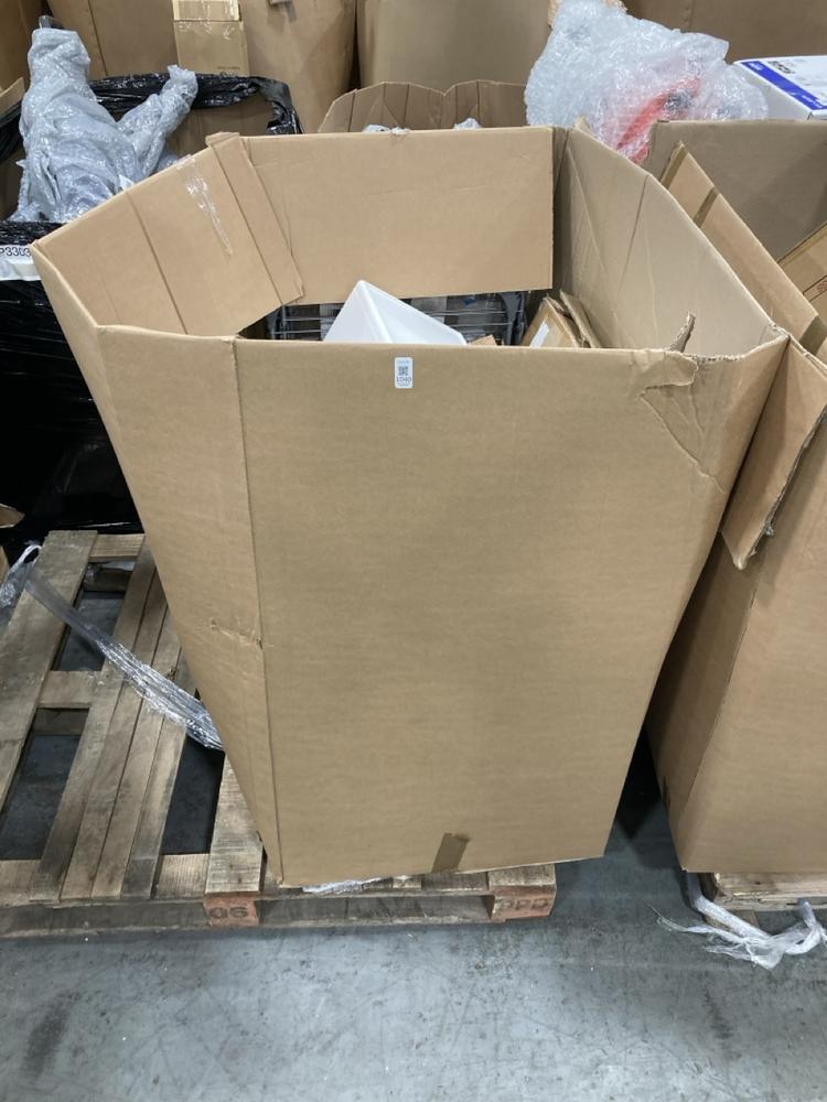 Lot 1040  
            Chesterfield SR38 - Collection or Optional Delivery Available 

                
PALLET OF ASSORTED ITEMS TO INCLUDE FOLDABLE CLOTHES AIRER (LOCATION: SR37)