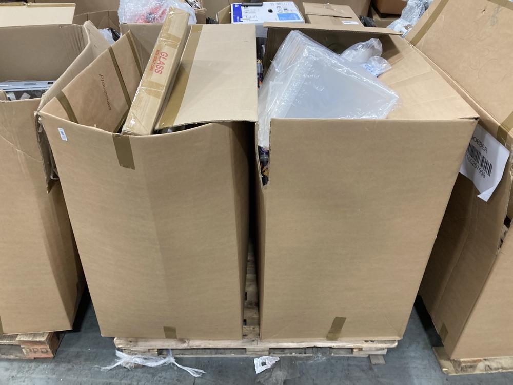 Lot 1041  
            Chesterfield SR38 - Collection or Optional Delivery Available 

                
PALLET OF ASSORTED ITEMS TO INCLUDE SQUARE SKELETON CLOCK IN METAL (LOCATION: SR37)