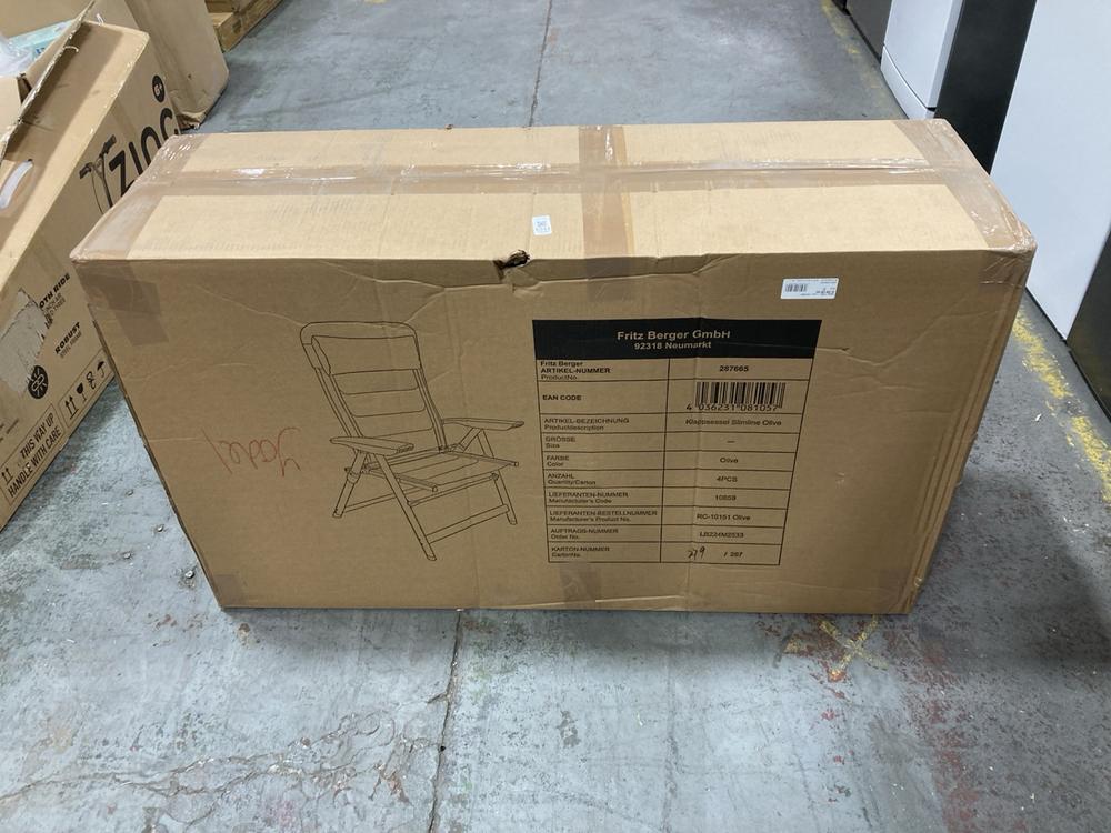 Lot 1044  
            Chesterfield SR38 - Collection or Optional Delivery Available 

                
SINGLE SEATER LOUNGE CHAIR IN OLIVE (LOCATION: SR37)