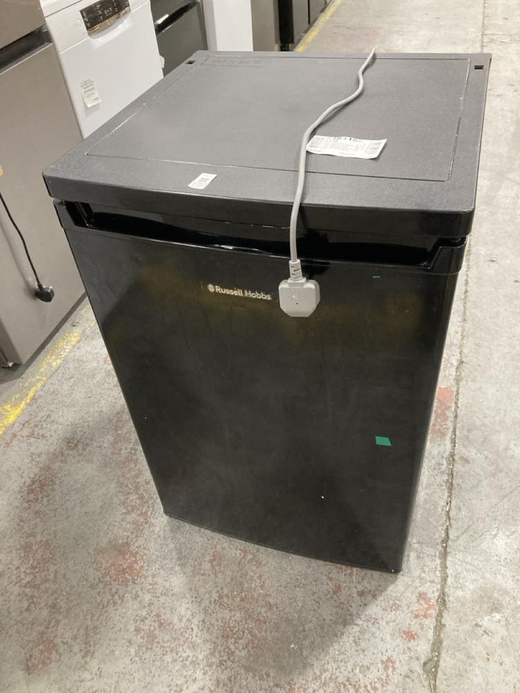 Lot 1052  
            Chesterfield SR38 - Collection or Optional Delivery Available 

                
RUSSELL HOBBS UNDER COUNTER LARDER FRIDGE IN BLACK - MODEL NO. RH85UCLF552E1B - O...