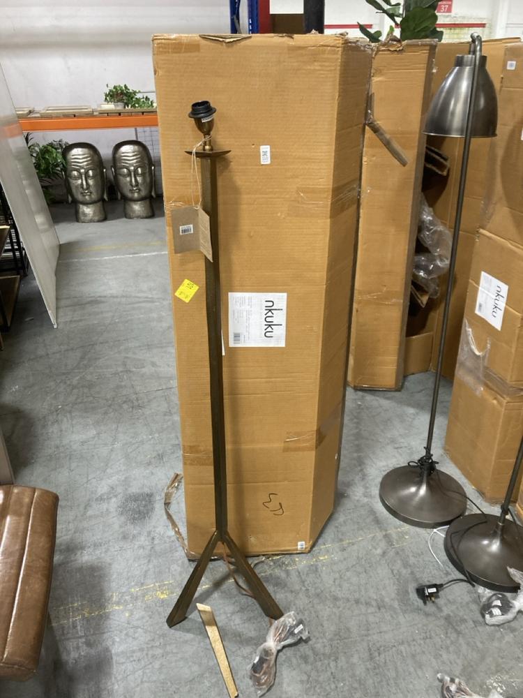 Lot 110  
            Chesterfield SR38 - Collection or Optional Delivery Available 

                
SAHHIL METAL TRIPOD FLOOR LAMP - ANTIQUE BRASS - ONE SIZE - ITEM NO. SL1101 - ORI...