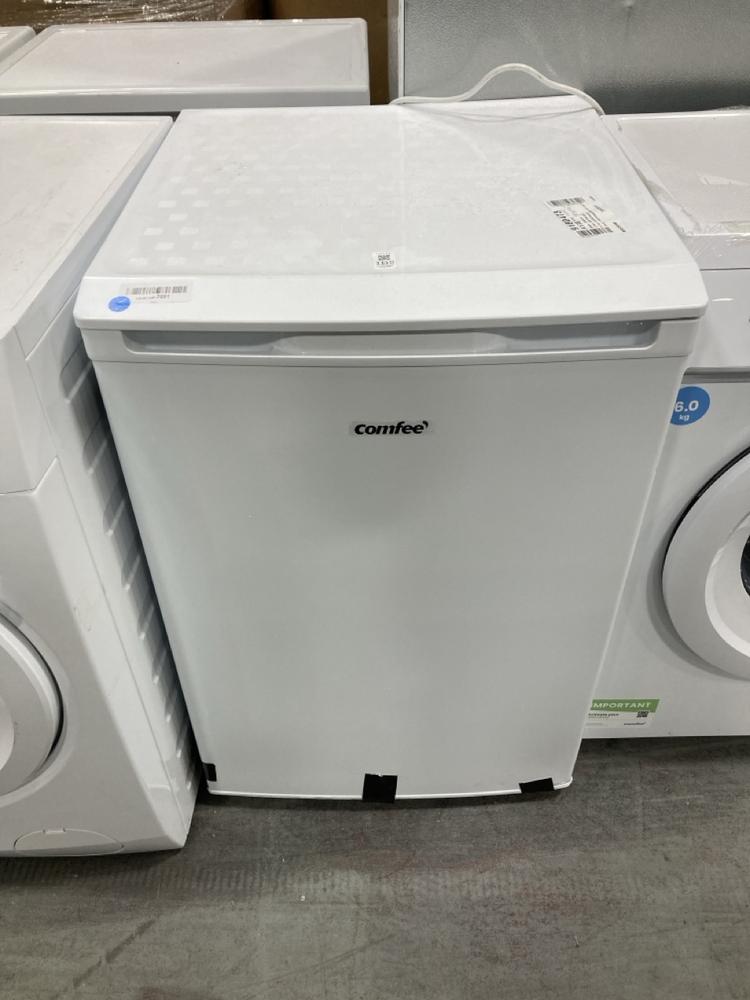 Lot 1115  
            Chesterfield SR38 - Collection or Optional Delivery Available 

                
COMFEE 88L UNDER COUNTER FREEZER IN WHITE - MODEL NO. RCU83WH2(E) - ORIGINAL RRP ...