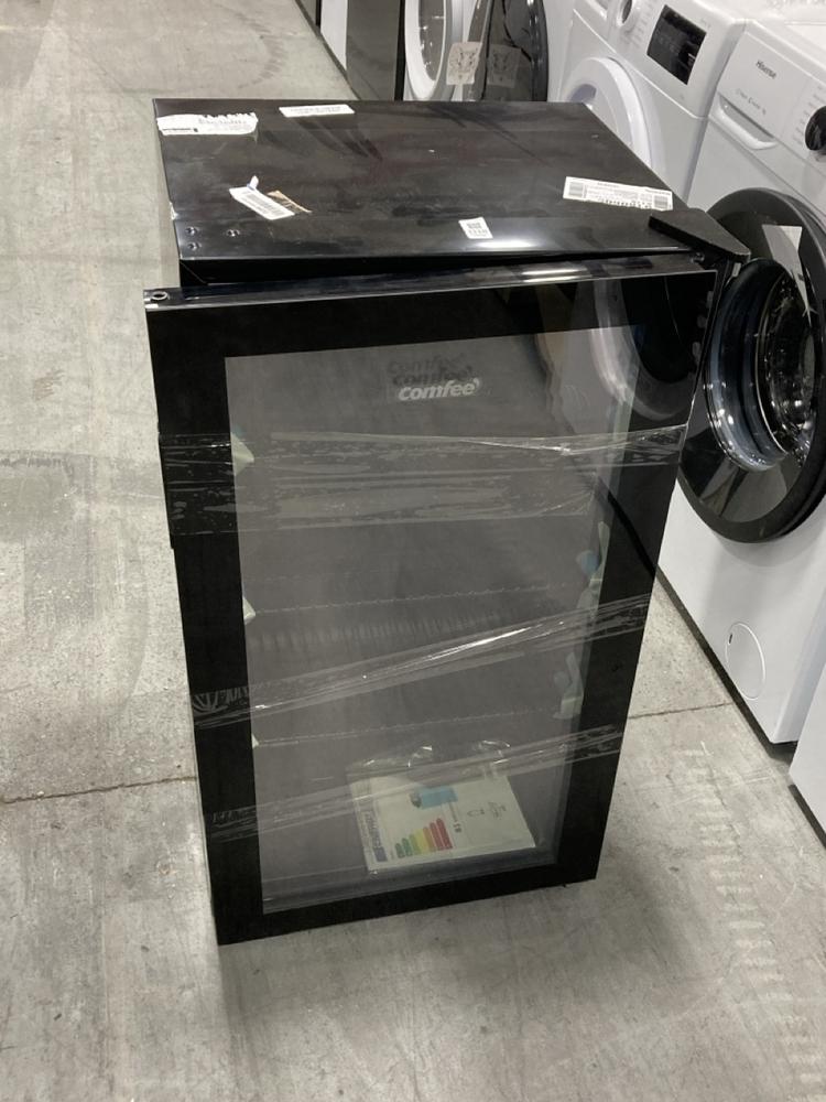 Lot 1118  
            Chesterfield SR38 - Collection or Optional Delivery Available 

                
COMFEE UNDER COUNTER 93L BEER & DRINKS FRIDGE - MODEL NO. RCZ99BG2(E) - ORIGINAL ...