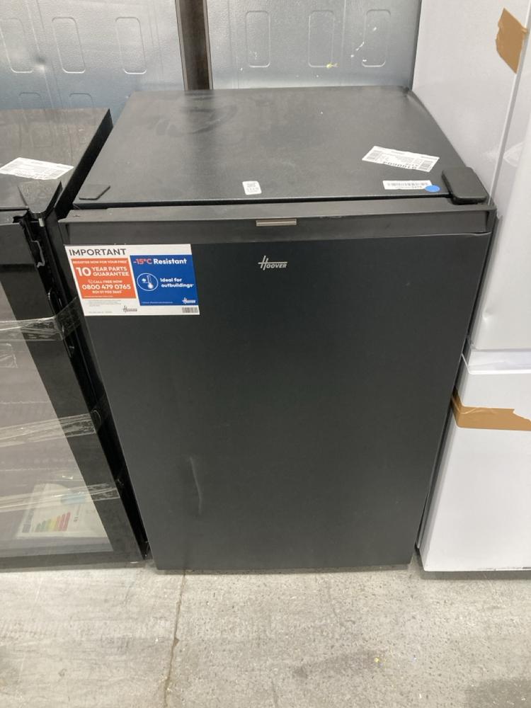 Lot 1119  
            Chesterfield SR38 - Collection or Optional Delivery Available 

                
HOOVER H-FREEZE 300 UNDERCOUNTER FREEZER IN BLACK - MODEL NO. HONUQ2L58EBK - ORIG...