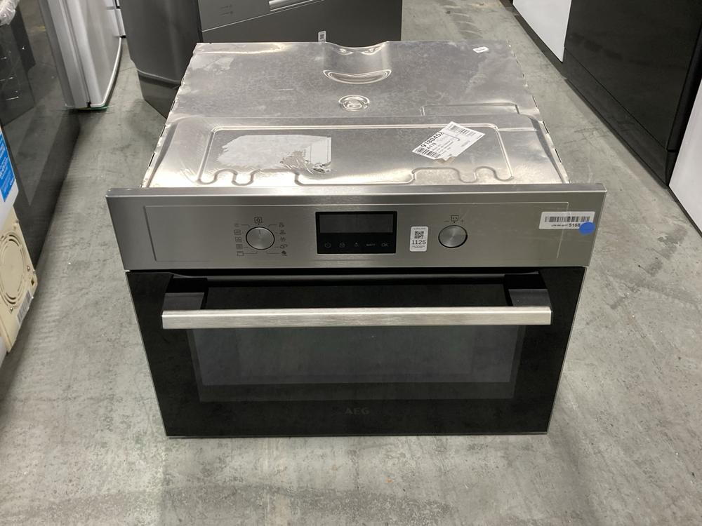 Lot 1125  
            Chesterfield SR38 - Collection or Optional Delivery Available 

                
AEG 3000 SOLO MICROWAVE & GRILL & BUILT-IN OVEN IN STAINLESS STEEL MODEL: KMX5250...