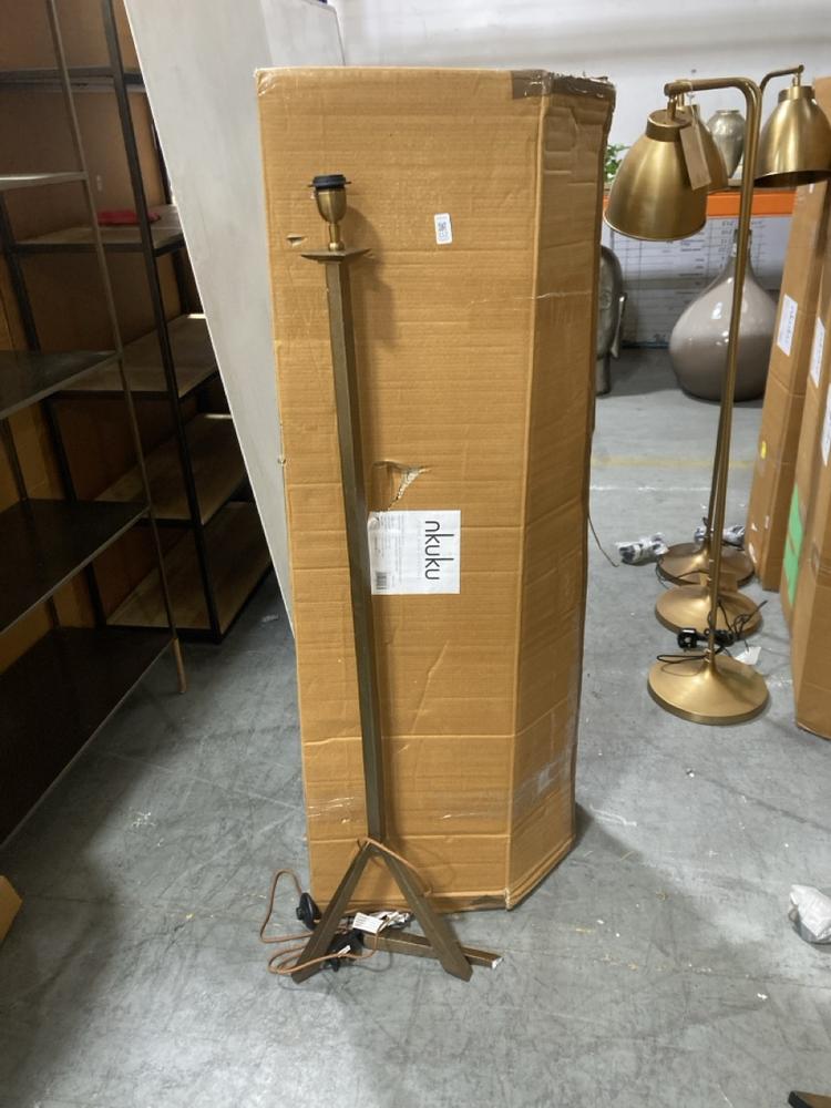 Lot 112  
            Chesterfield SR38 - Collection or Optional Delivery Available 

                
SAHHIL METAL TRIPOD FLOOR LAMP - ANTIQUE BRASS - ONE SIZE - ITEM NO. SL1101 - ORI...