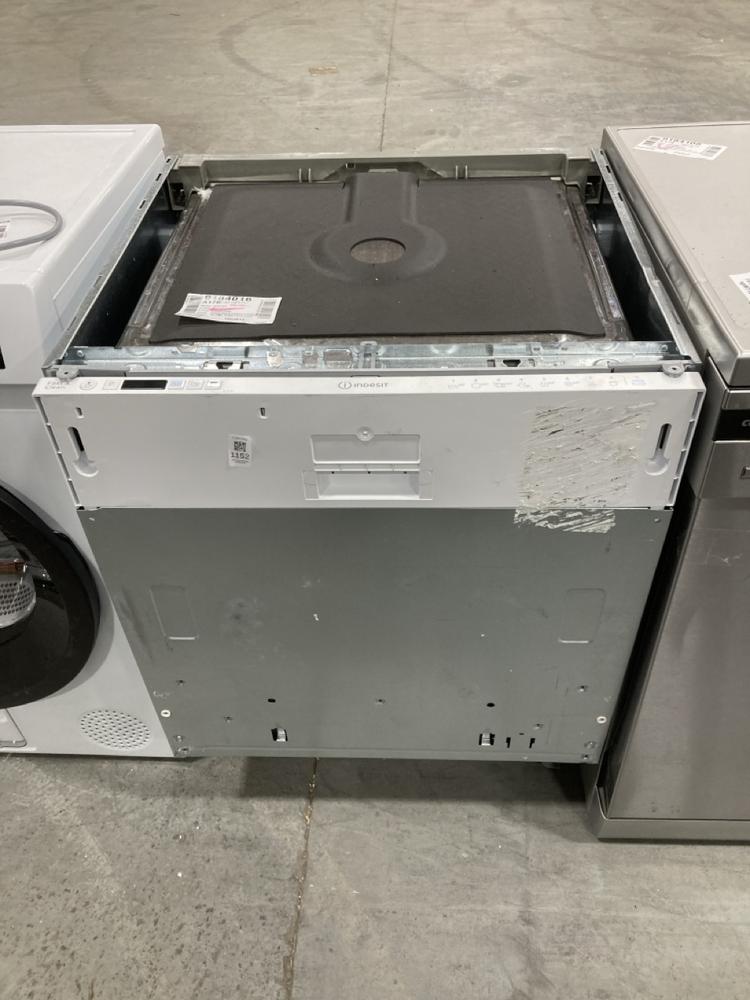 Lot 1152  
            Chesterfield SR38 - Collection or Optional Delivery Available 

                
INDESIT INTEGRATED DISHWASHER - MODEL NO. D2IHD526UK - ORIGINAL RRP £248 (LOCATIO...