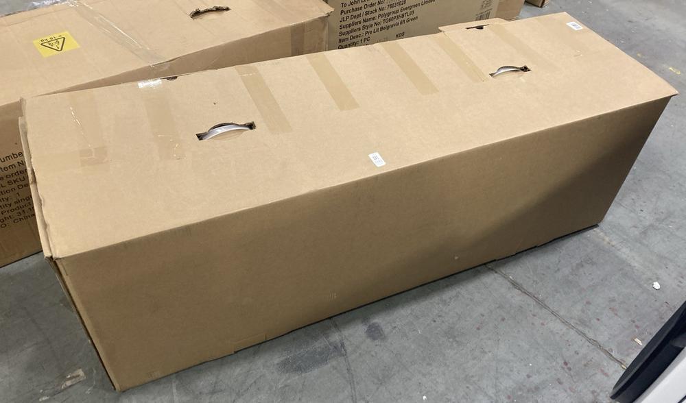 Lot 1181  
            Chesterfield SR38 - Collection or Optional Delivery Available 

                
JOHN LEWIS PRE LIT 7.2FT COTSWOLD TREE (LOCATION: SR37)