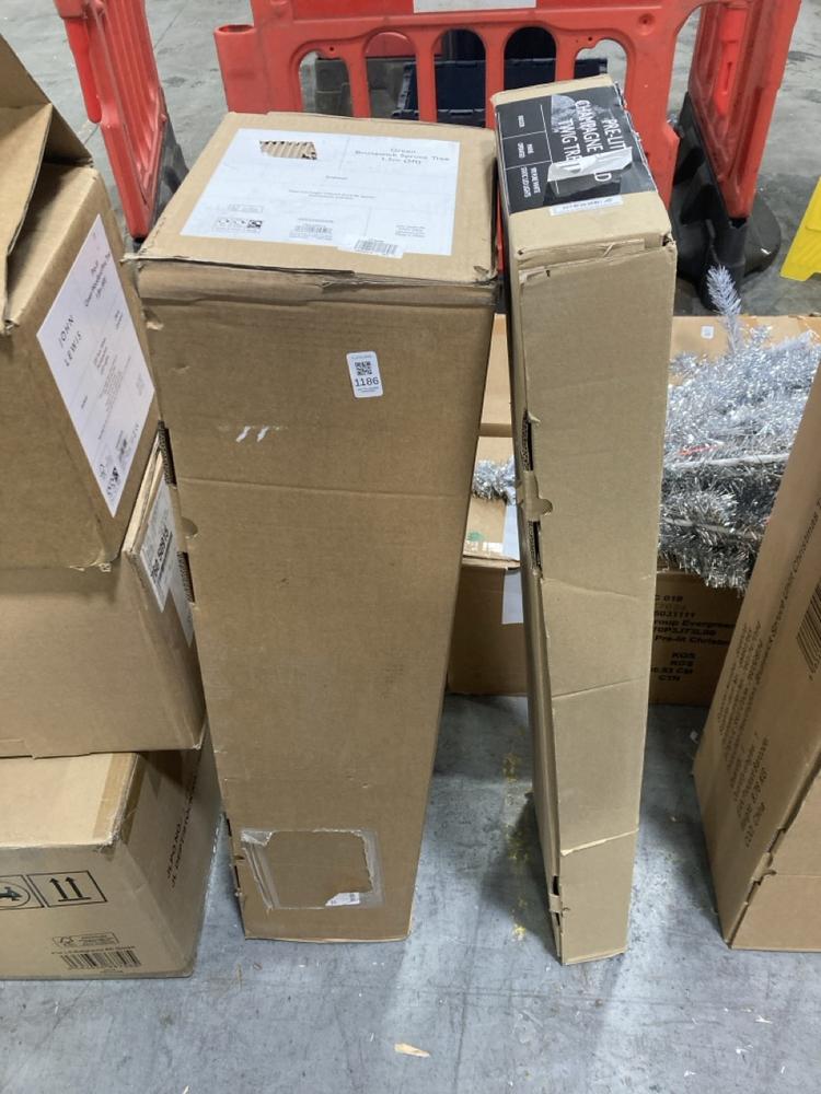 Lot 1186  
            Chesterfield SR38 - Collection or Optional Delivery Available 

                
JOHN LEWIS 5FT CHRISTMAS TREE IN GREEN TO INCLUDE 6FT CHAMPAGNE GOLD TWIG TREE (L...