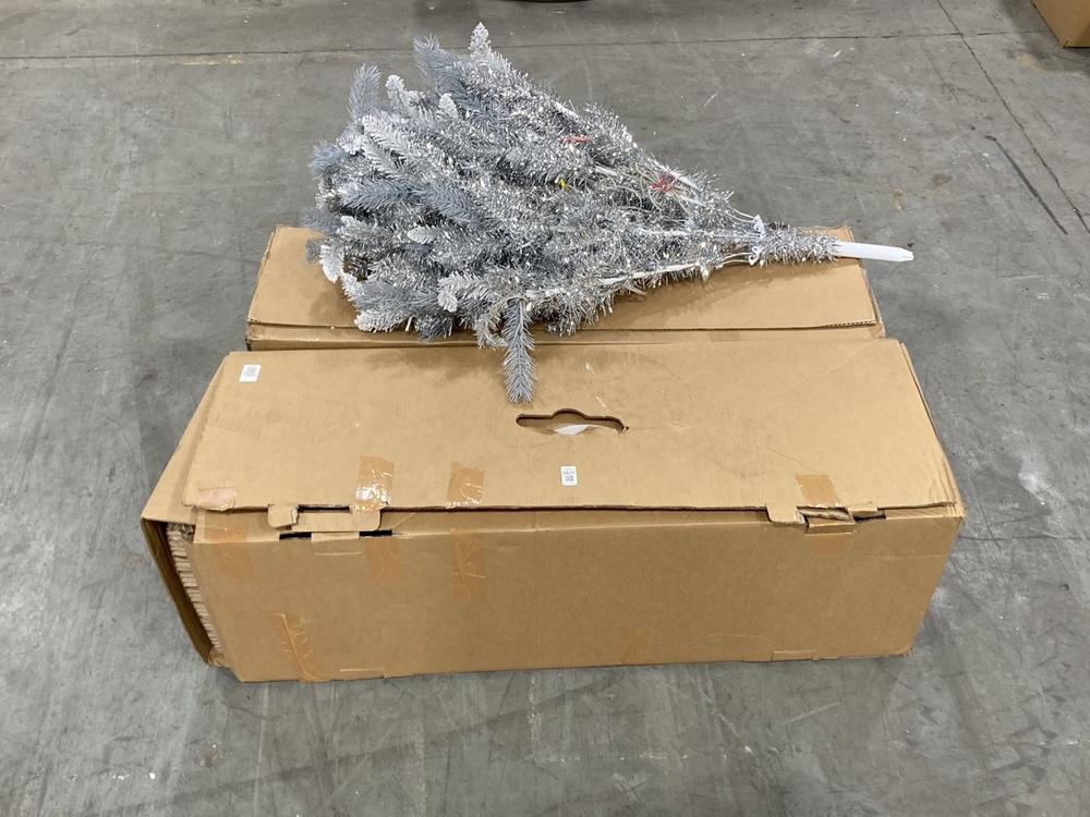 Lot 1190  
            Chesterfield SR38 - Collection or Optional Delivery Available 

                
JOHN LEWIS 4FT PRE LIT GREEN POTTED COTSWOLD TREE TO INCLUDE 7FT CHRISTMAS TREE I...