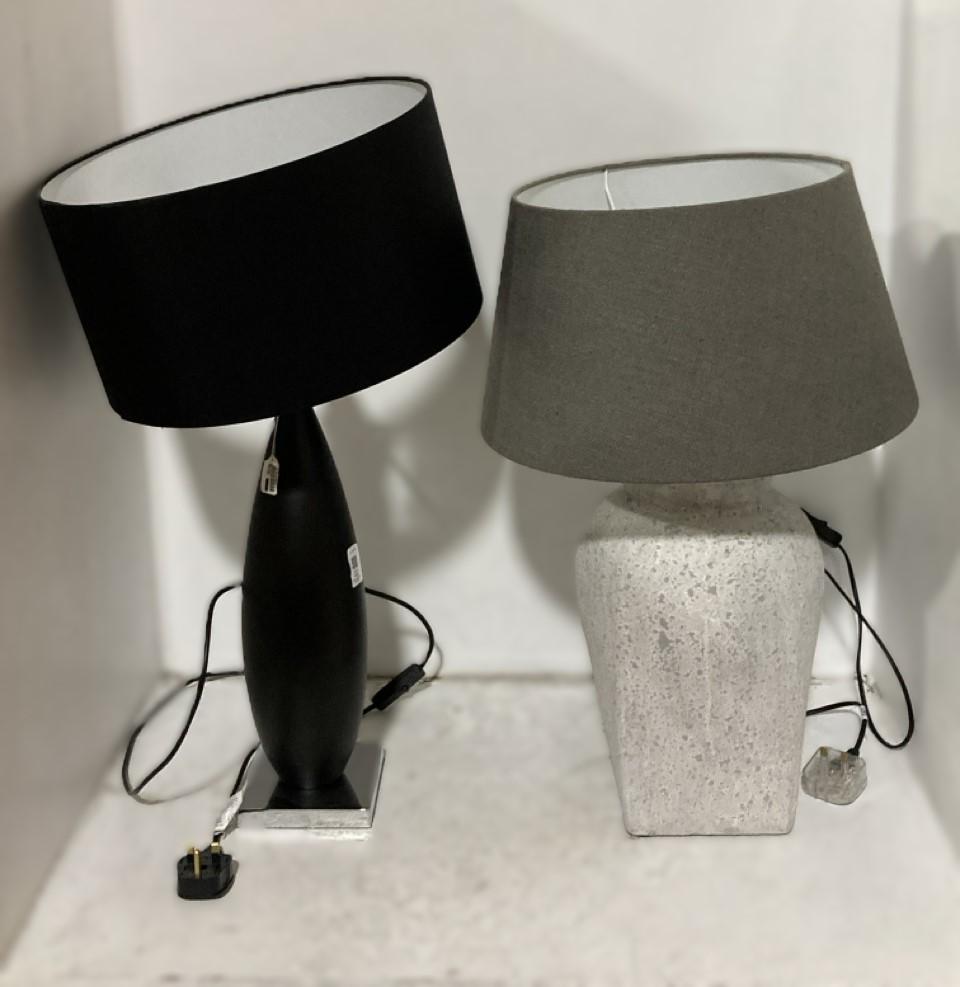 Lot 11  
            Chesterfield SR38 - Collection 

                
DFS TEARDROP TABLE LAMP IN BLACK / CHROME WITH BLACK LAMP SHADE TO INCLUDE DFS CO...