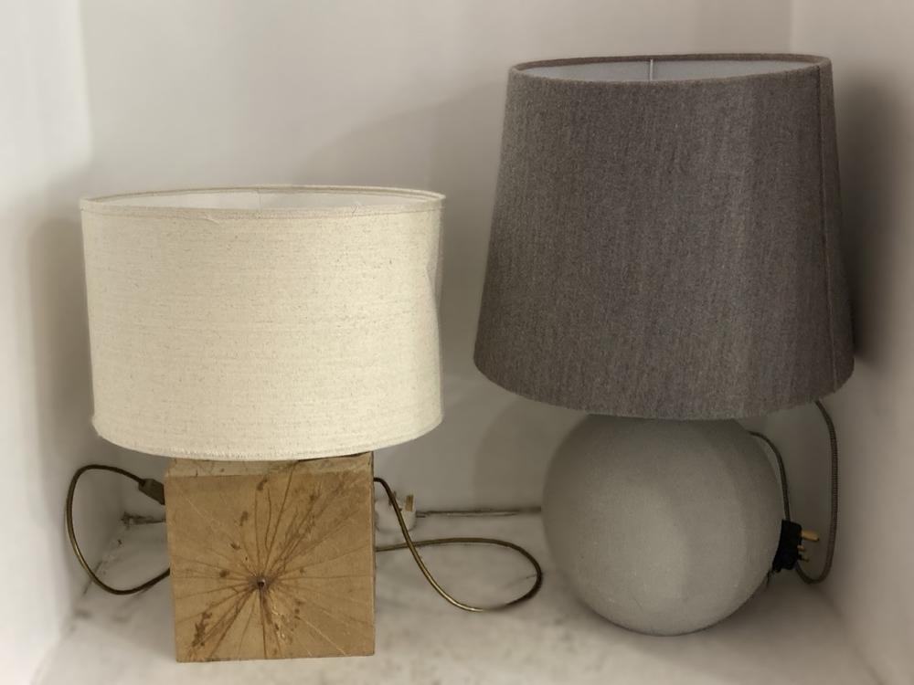 Lot 12  
            Chesterfield SR38 - Collection 

                
DFS SQUARE WOOD / GOLDEN LEAF LOOK TABLE LAMP IN GOLD / MAHOGANY BROWN FINISH WIT...