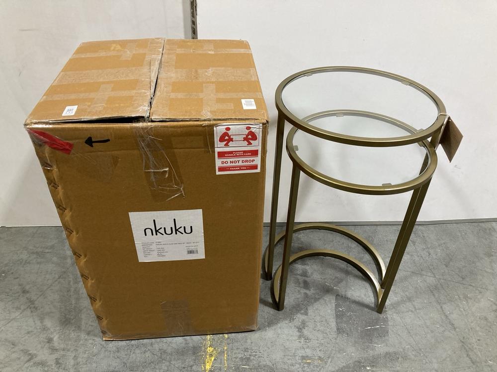 Lot 133  
            Chesterfield SR38 - Collection 

                
NKUKU NAKURU IRON & GLASS SIDE TABLE SET - BRASS (SET OF 2) - ITEM NO. NT4801 - O...