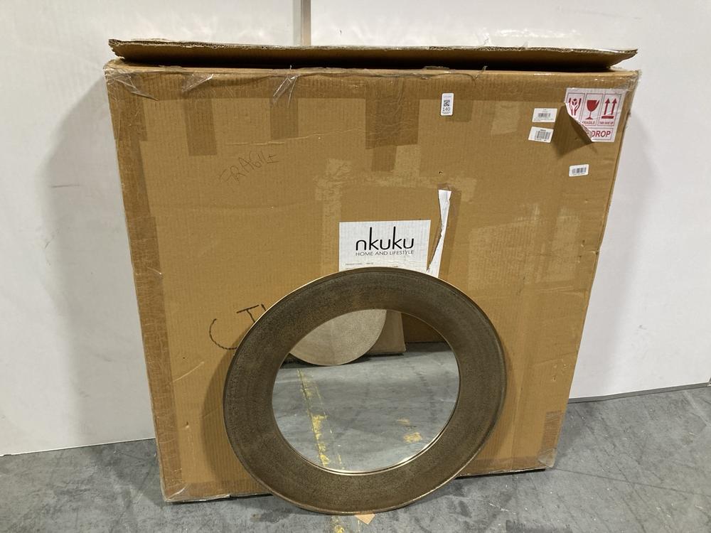 Lot 140  
            Chesterfield SR38 - Collection 

                
NKUKU YAKIRA MIRROR - ANTIQUE BRASS - LARGE - ITEM NO. YM0102 - ORIGINAL RRP £375...