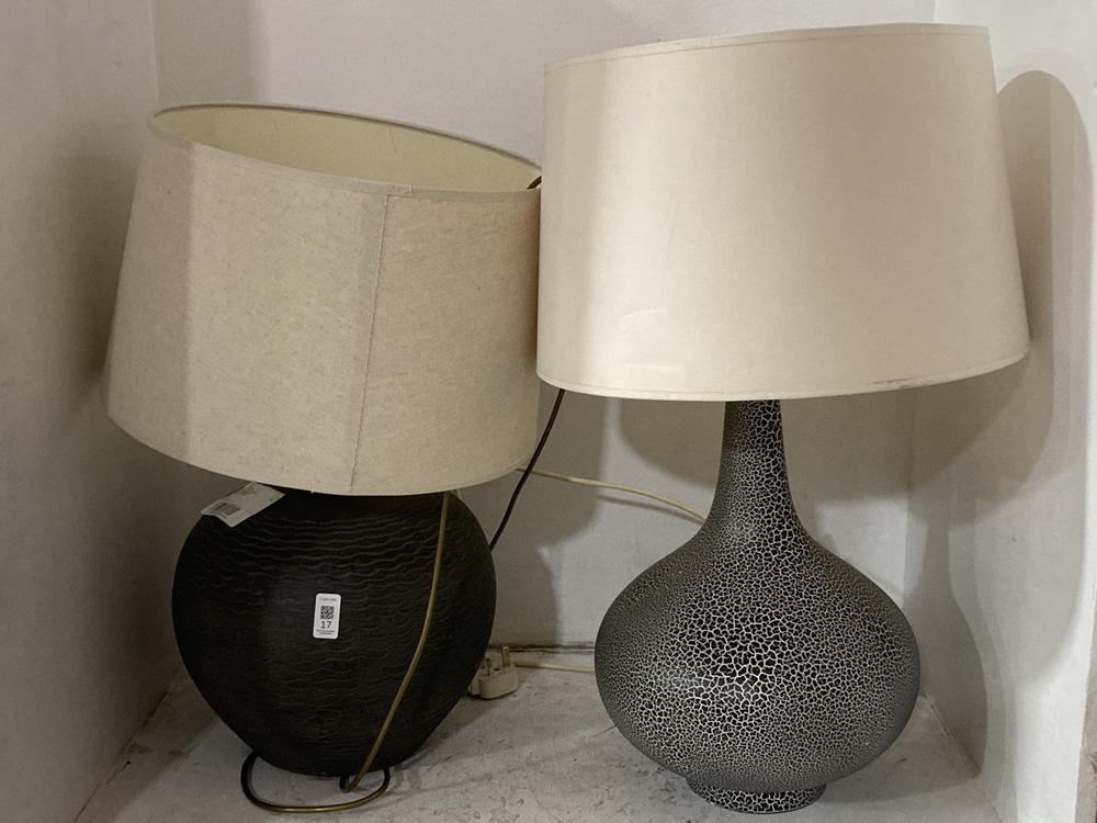Lot 17  
            Chesterfield SR38 - Collection 

                
DFS VASE STYLE TABLE LAMP IN BLACK / WHITE WITH CREAM LAMP SHADE TO INCLUDE DFS J...