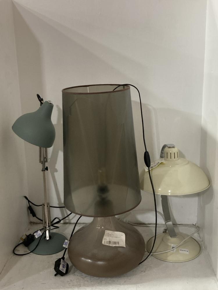 Lot 20  
            Chesterfield SR38 - Collection 

                
3 X ASSORTED DFS TABLE LAMPS TO INCLUDE DFS CURVED ARM TABLE LAMP IN CHROME / OFF...