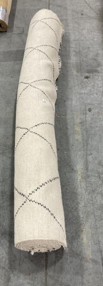 Lot 263  
            Chesterfield SR38 - Collection or Optional Delivery Available 

                
LARGE PATTERNED TASSEL RUG IN CREAM / BLACK (LOCATION: SR38 B11)