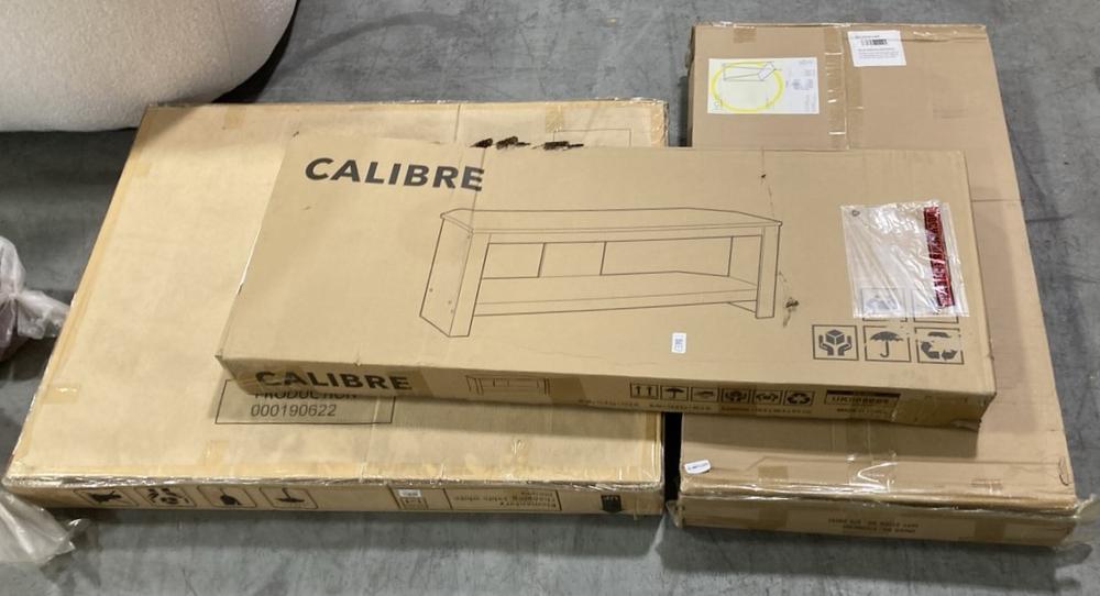 Lot 277  
            Chesterfield SR38 - Collection 

                
3 X ASSORTED ITEMS TO INCLUDE JOHN LEWIS ELEMENTARY CHANGING TABLE IN WHITE - ORI...