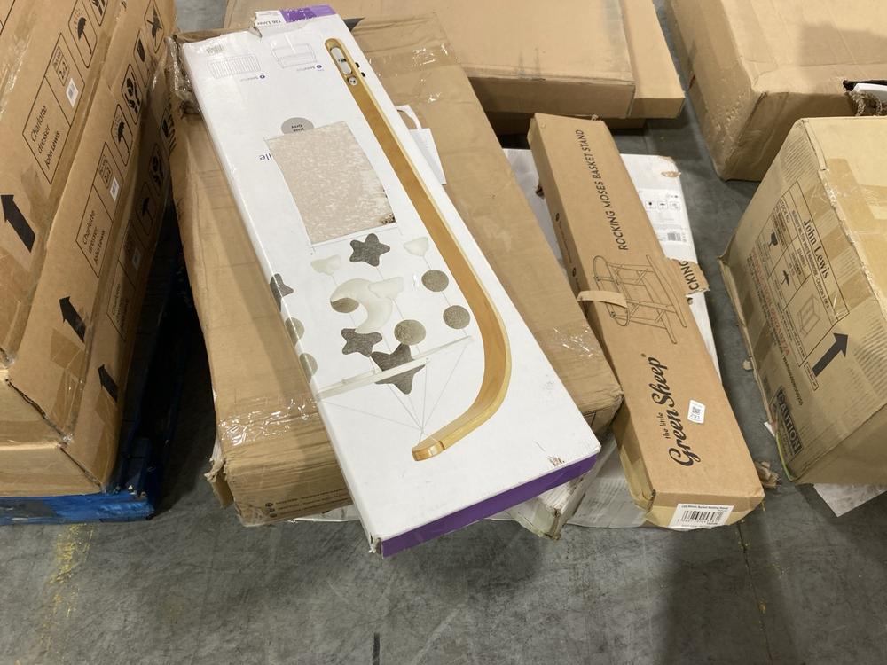 Lot 291  
            Chesterfield SR38 - Collection or Optional Delivery Available 

                
5 X ASSORTED ITEMS TO INCLUDE SNUZ DECORATIVE MOBILE IN HAZE GREY (LOCATION: SR38...