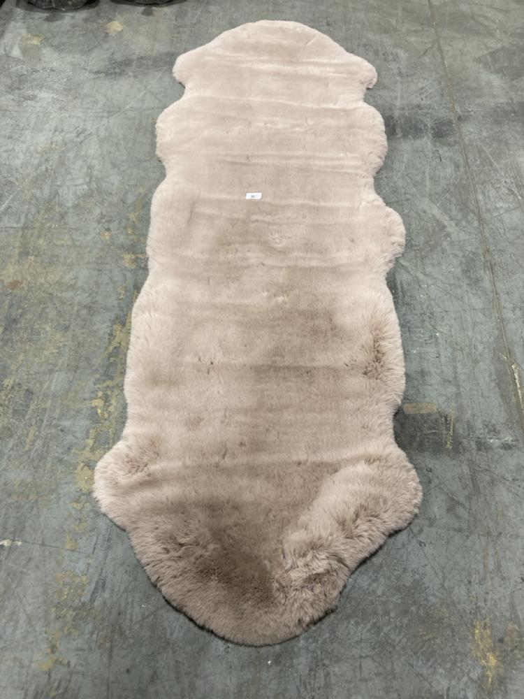 Lot 300  
            Chesterfield SR38 - Collection or Optional Delivery Available 

                
THINKRUGS SUPER TEDDY RUG 60 X 180 CM IN ROSE (LOCATION: SR38 B9)