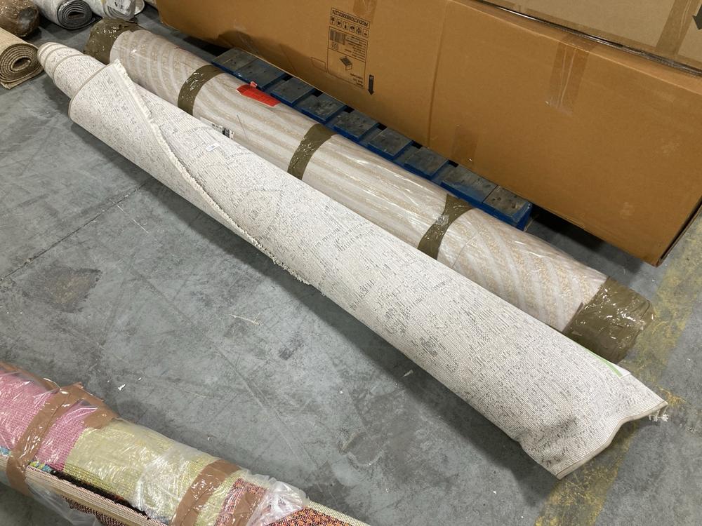 Lot 322  
            Chesterfield SR38 - Collection or Optional Delivery Available 

                
LARGE TASSEL RUG IN MULTI TO INCLUDE LARGE PATTERNED RUG IN MULTI (LOCATION: SR38...