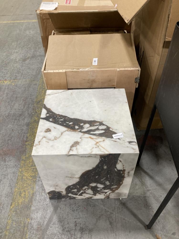 Lot 323  
            Chesterfield SR38 - Collection 

                
LA REDOUTE AM/PM ALCANA SIDE TABLE IN MARBLE-EFFECT CERAMIC - ORIGINAL RRP £390 (...