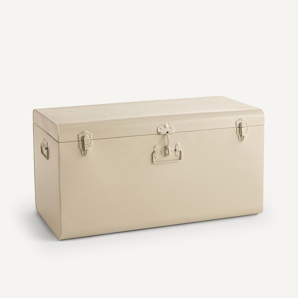 Lot 325  
            Chesterfield SR38 - Collection or Optional Delivery Available 

                
LA REDOUTE AM.PM STORAGE CHEST IN PEACH (LOCATION: SR38 B9)