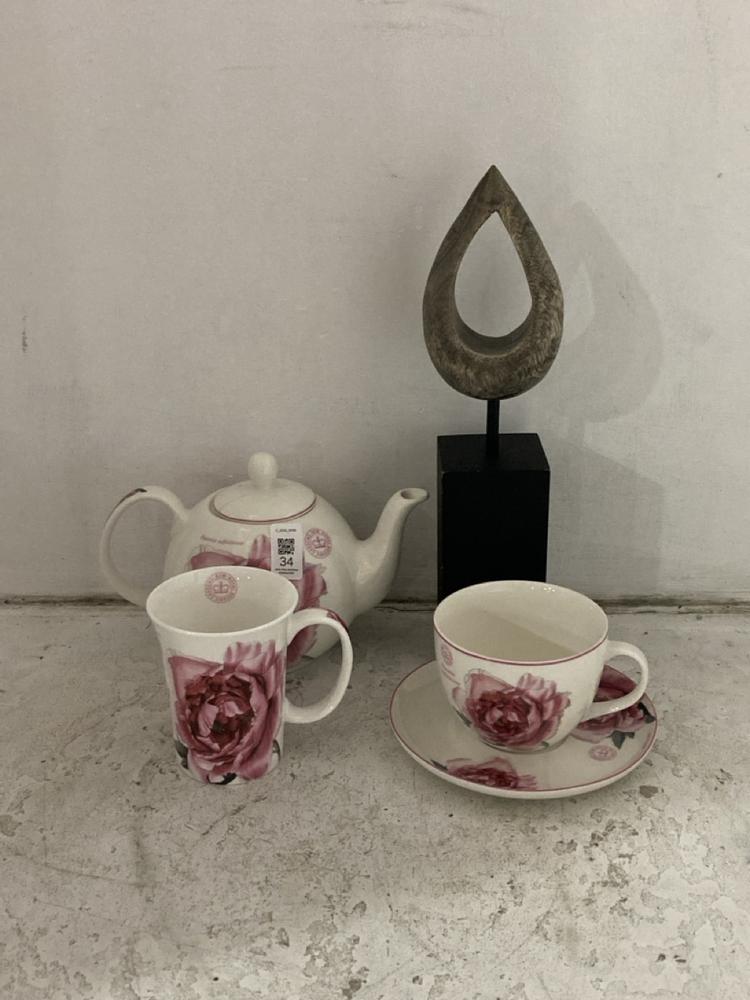 Lot 34  
            Chesterfield SR38 - Collection 

                
5 X ASSORTED DFS ITEMS TO INCLUDE DFS FINE BONE CHINA MUG ROSE DESIGN IN WHITE (C...