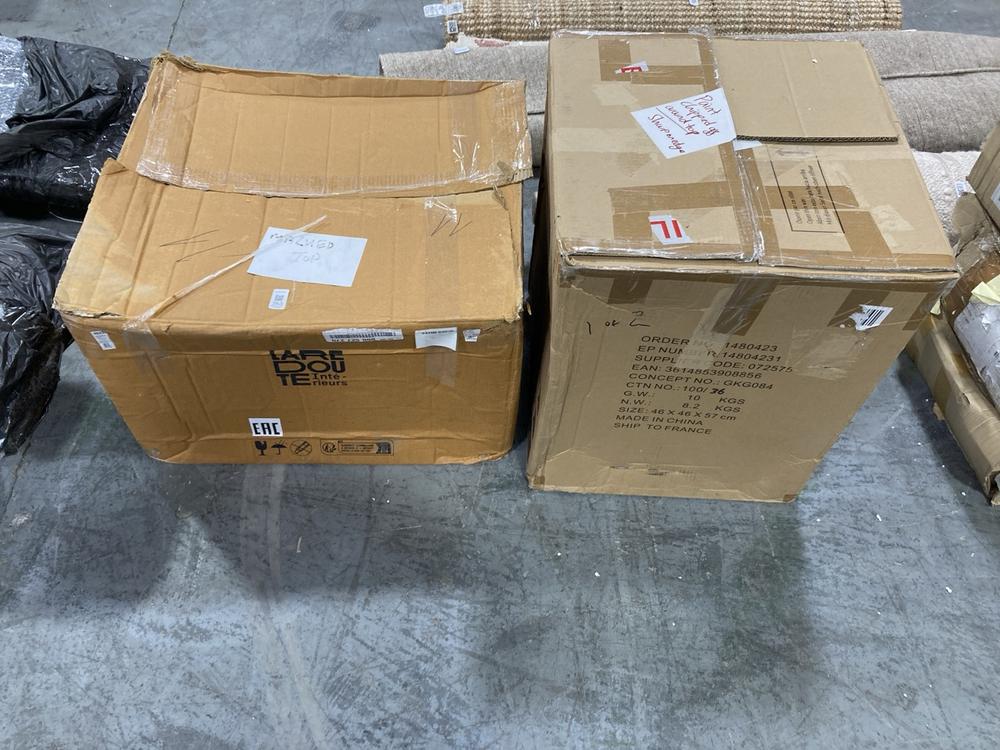 Lot 353  
            Chesterfield SR38 - Collection or Optional Delivery Available 

                
LA REDOUTE MASA METAL STORAGE TRUNK IN LIGHT PURPLE - ORIGINAL RRP £95 TO INCLUDE...