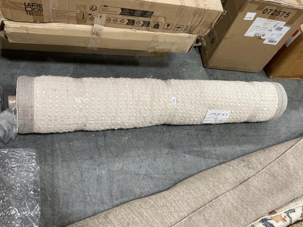 Lot 365  
            Chesterfield SR38 - Collection or Optional Delivery Available 

                
LA REDOUTE DIANO KNITTED EFFECT WOOL RUG 160 X 230 CM IN ECRU - ORIGINAL RRP £380...