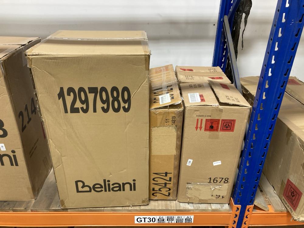 Lot 418  
            Chesterfield SR38 - Collection 

                
3 X ASSORTED BELIANI ITEMS TO INCLUDE BELIANI PLANT POT TSERIA 40 CM GOLD - ITEM ...