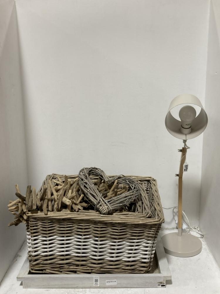 Lot 41  
            Chesterfield SR38 - Collection 

                
QTY OF ASSORTED DFS ITEMS TO INCLUDE DFS WOVEN HEART SHAPED ORNAMENT (COLLECTION ...