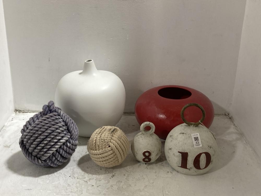 Lot 43  
            Chesterfield SR38 - Collection 

                
6 X ASSORTED DFS ITEMS TO INCLUDE DFS APPLE-SHAPED VASE IN WHITE OUT (COLLECTION ...