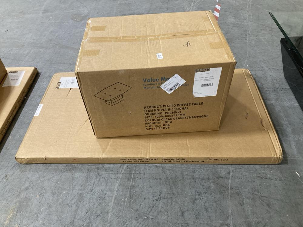 Lot 565  
            Chesterfield SR38 - Collection 

                
DFS COFFEE TABLE IN CLEAR GLASS / CHAMPAGNE (COLLECTION ONLY) (LOCATION: SR38 B3)...