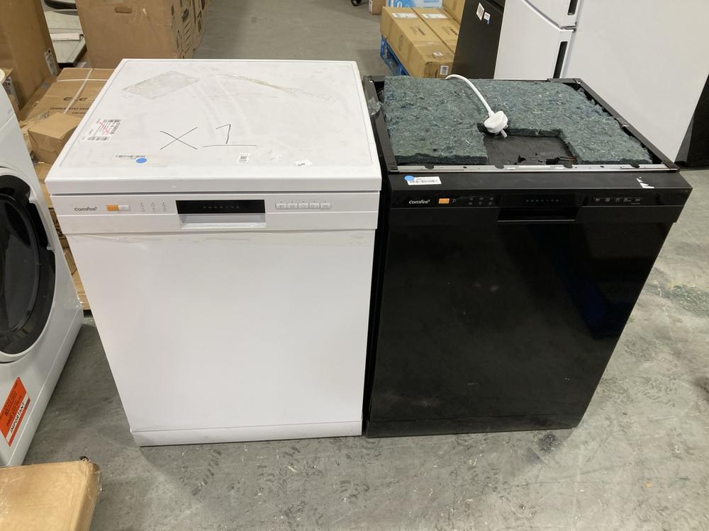 Lot 588  
            Chesterfield SR38 - Collection or Optional Delivery Available 

                
COMFEE 60CM FREESTANDING DISHWASHER IN BLACK - MODEL NO. CDWPF1201PB-UK - ORIGINA...