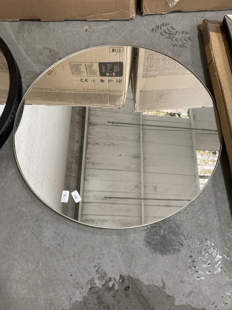 Lot 618  
            Chesterfield SR38 - Collection 

                
BOWIE ROUND MIRROR SILVER 800X800MM - ITEM NO. 082928 - ORIGINAL RRP £239.95 (COL...